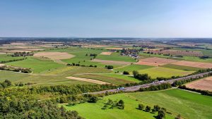 Blick von Haarlang in Richtung Südosten auf das geplante Gewerbegebiet Interfranken